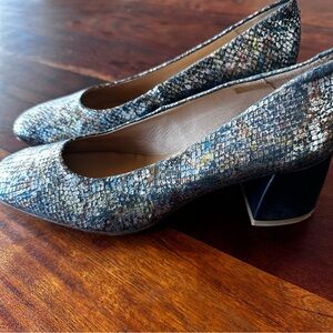 Anthropologie silver/rainbow snake texture heels
